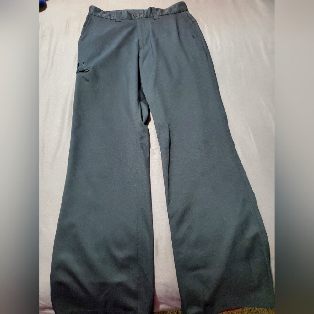 Men's Under Armour, Boot Cut, Black Golf/Casual/Business Pants.